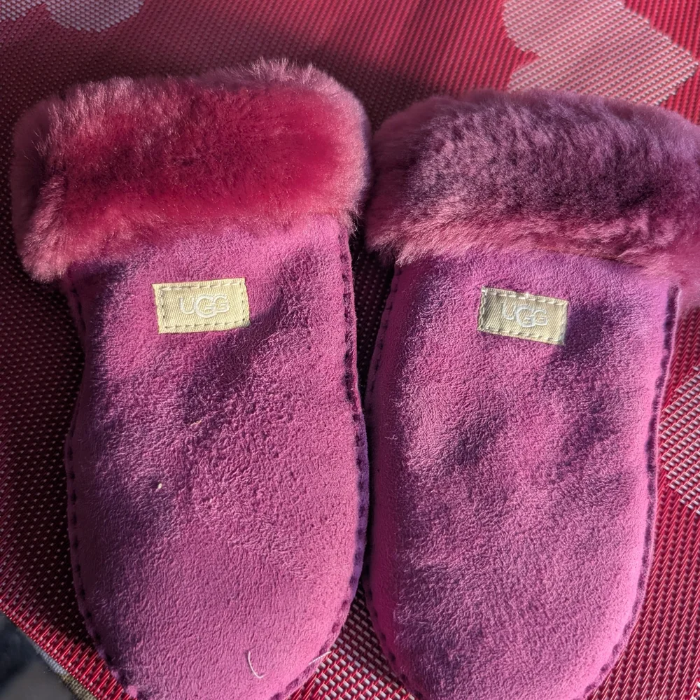 UGG Kids Pink Mittens